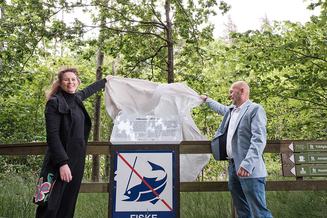Mikael Jednell och Kristina Svensson inviger naturstig