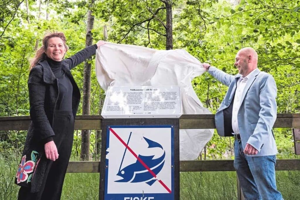 Kristina svensson och mikael jednell invigde artrikedomspromenaden i jonsered