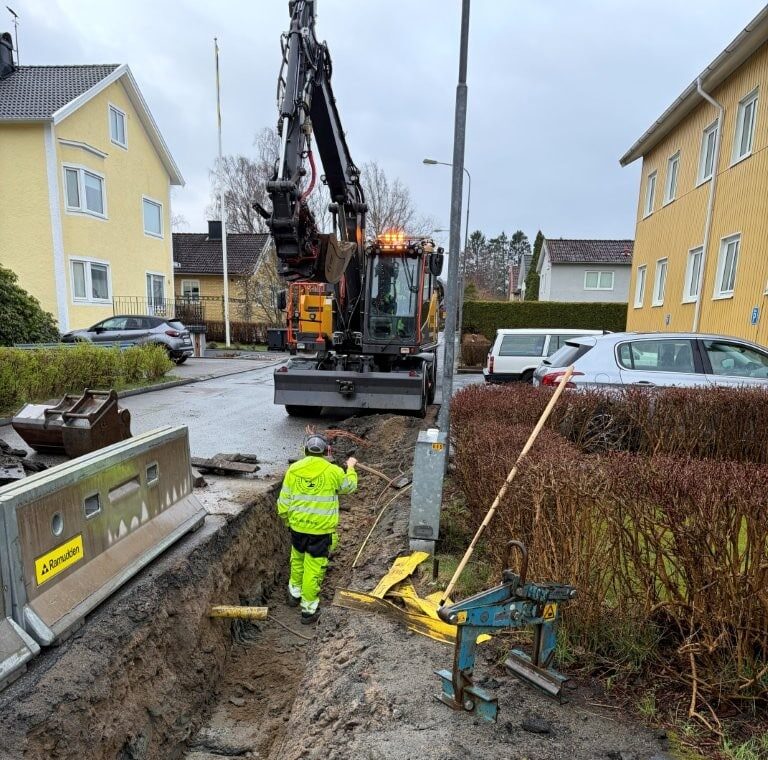 Fjärrvärmearbetena vid Persplatsen i full gång